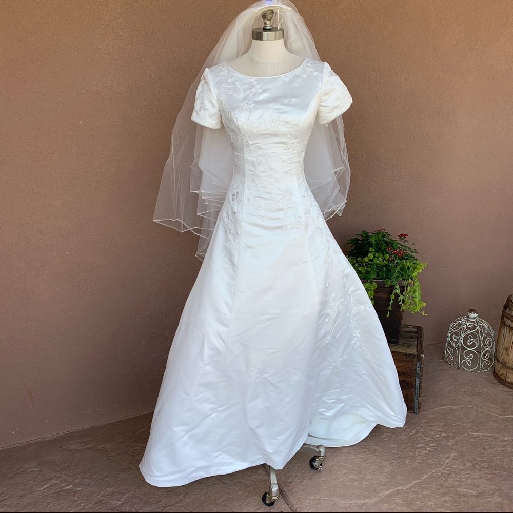 Venus Ivory Wedding Gown